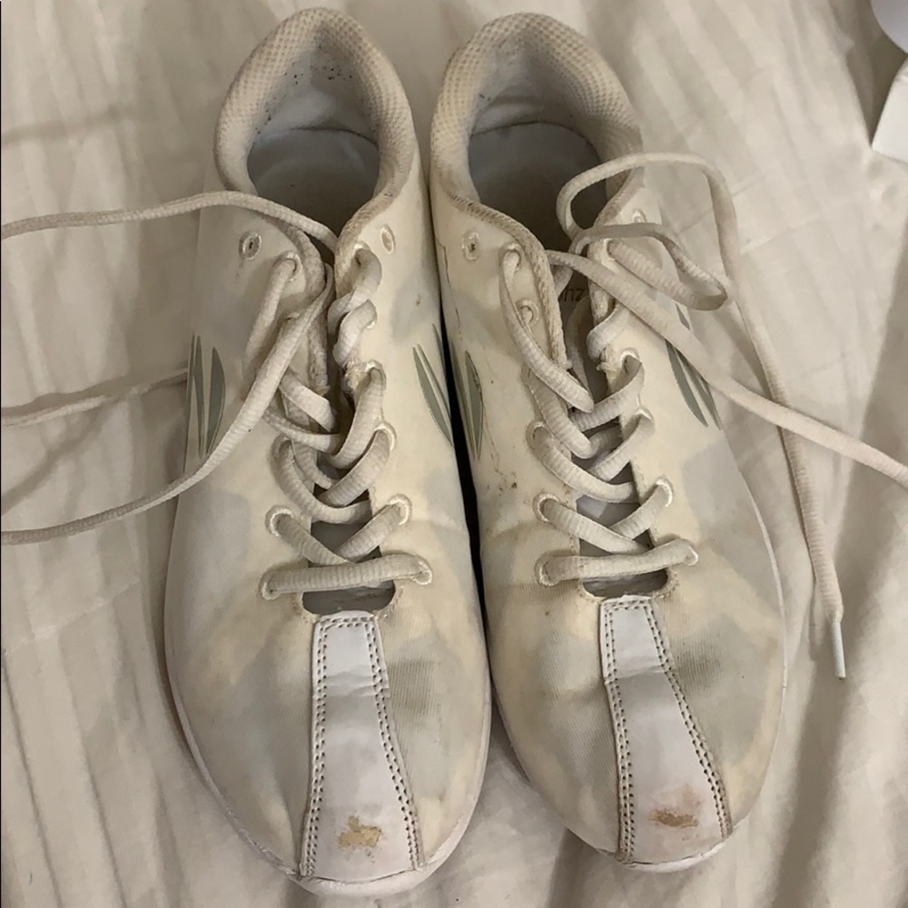 Cheer shoes